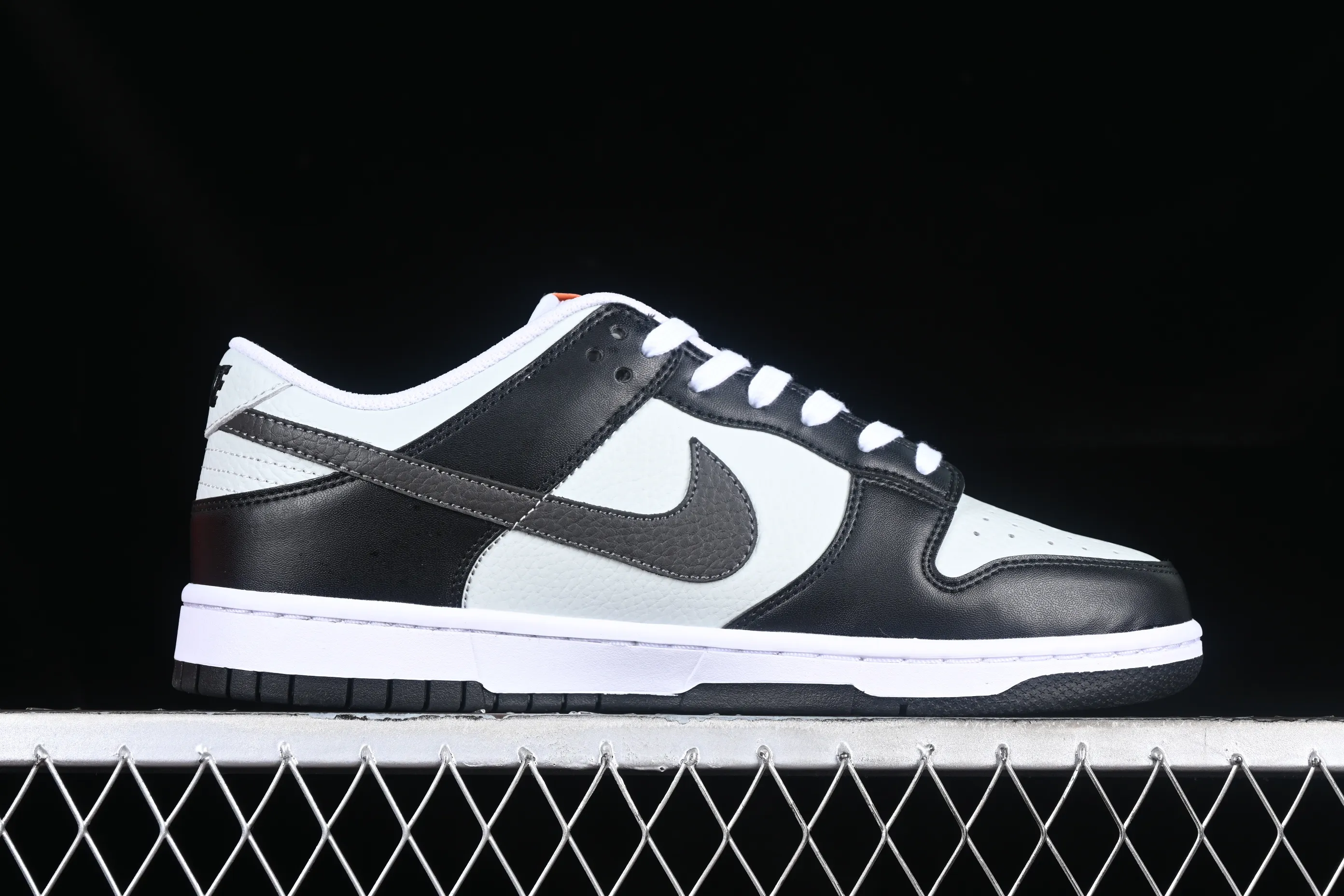 All categories Nk SB Dunk series Nk SB Dunk Low low-top sneakers K version Nk Dunk Low "Mini Orange Swoosh" SB low-top sports and leisure sneakers FN7808-001
